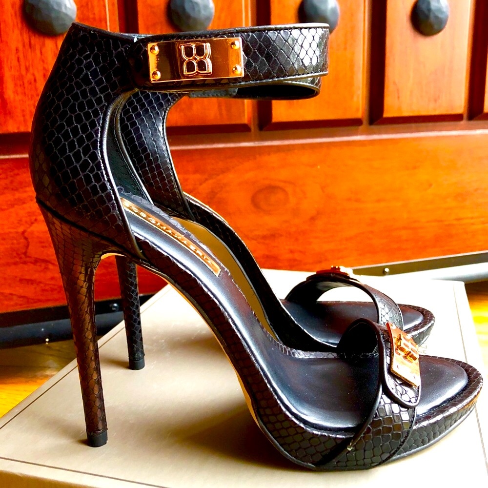 🔥NEW! 🔥BCBGMaxAzria heels.